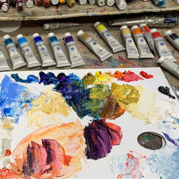 Tubes de peinture à l'huile extra-fine et palettes de peinture recouverte de peinture de plusieurs coloris