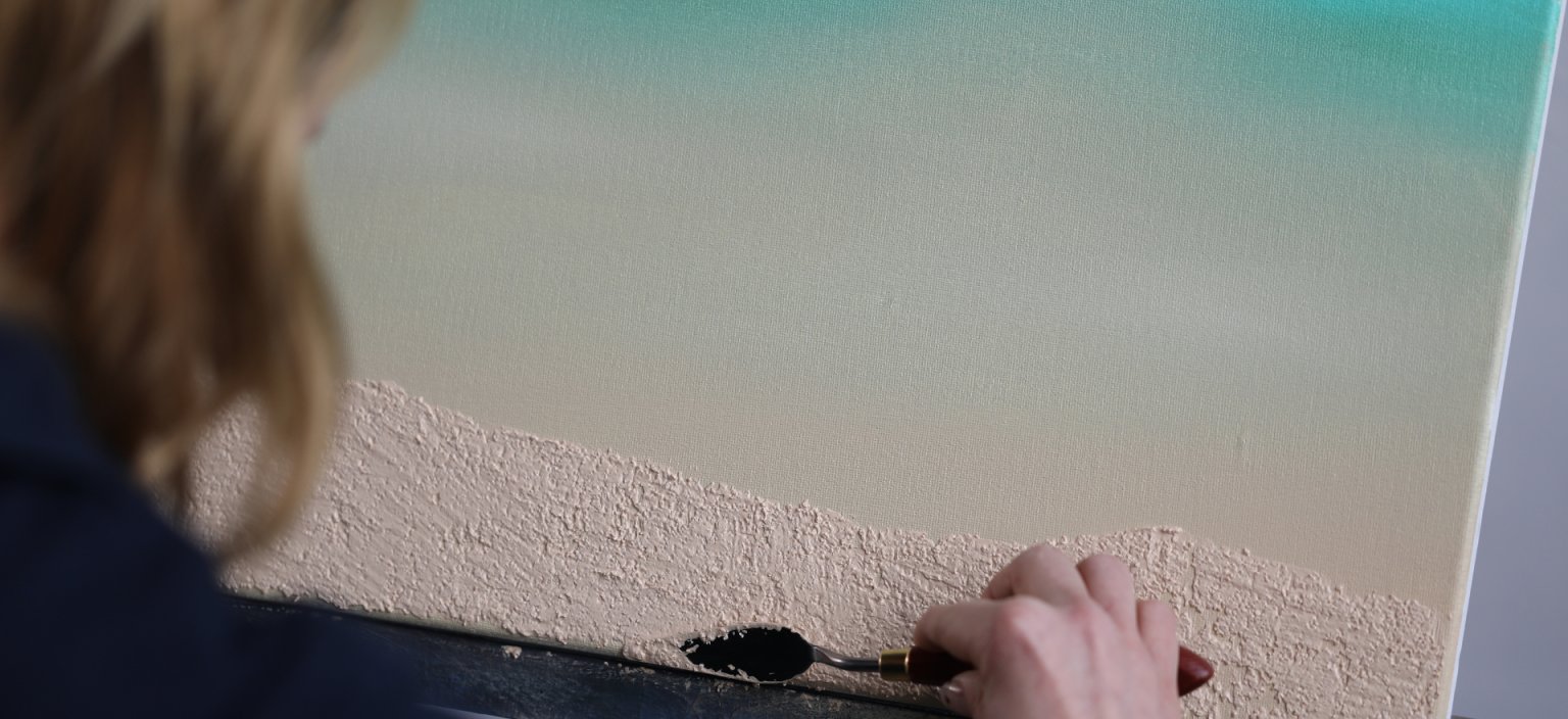 painting a beach in acrylic hero image